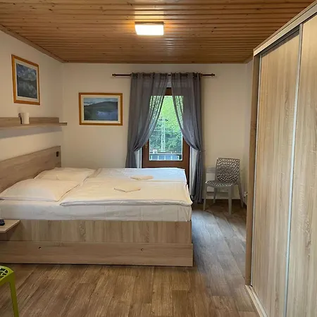 Hubert Guest house *