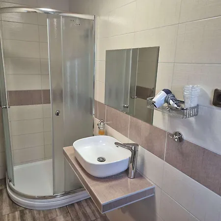 Hubert Guest house *